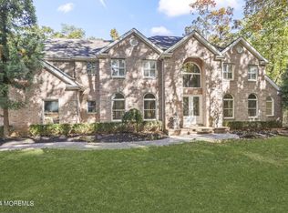 4 Sugarloaf Pl, Manalapan, NJ 07726