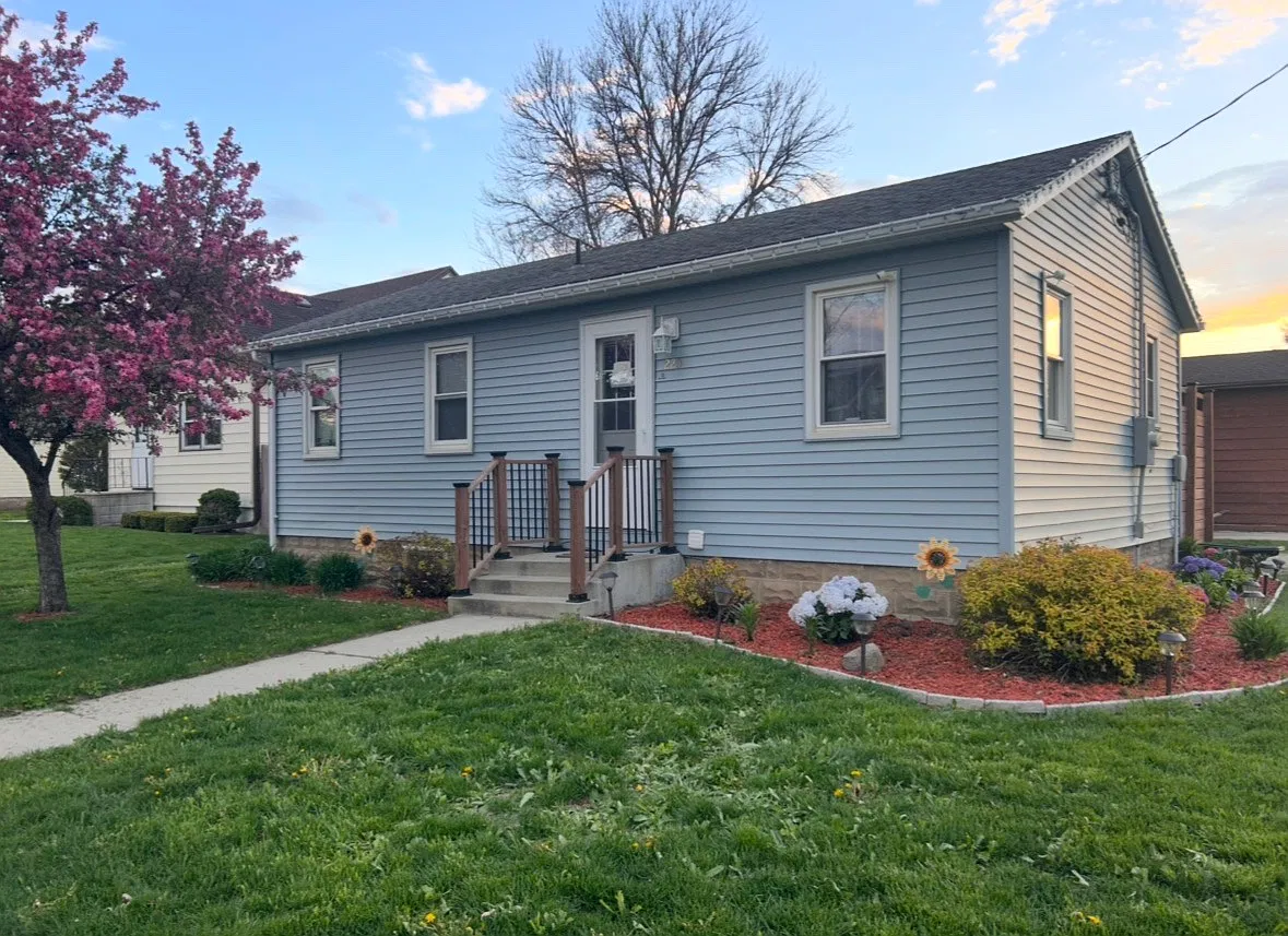 3 bed, 1140 sqft, $1,700 — Photo 1