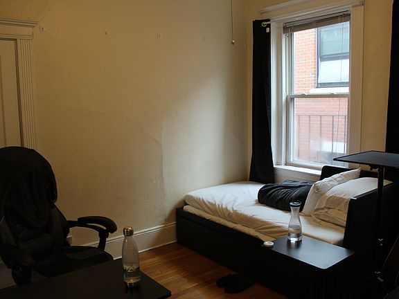 5th image of 463 Park Dr APT 20