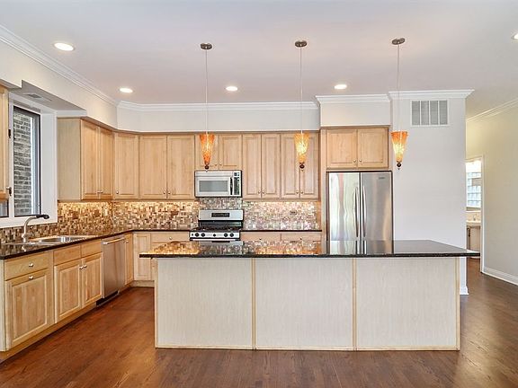 5th image of 3748 N Southport Ave #A
