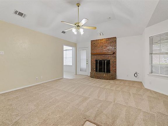 3rd image of 1004 Bayfield Dr