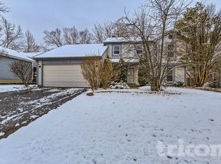 27W115 Chestnut Ln, Winfield, IL 60190