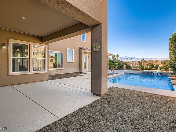 4th image of 8635 Killians Greens Dr