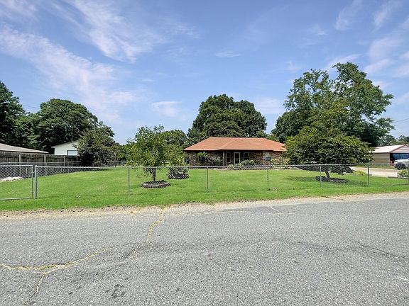 4th image of 267 Ramona Dr