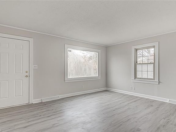 5th image of 1312 Elmer St