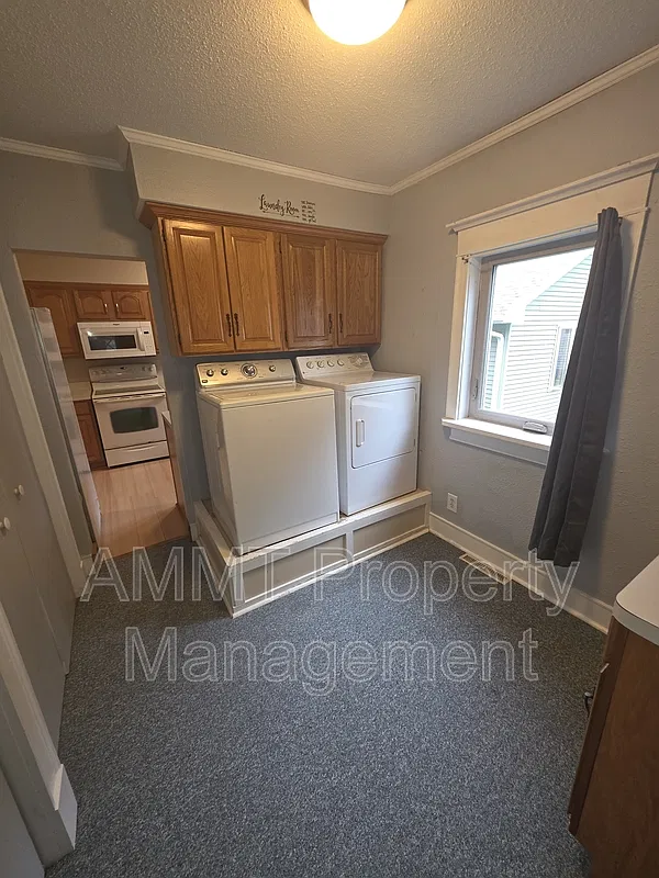 3 bed, 2.0 bath, 1393 sqft, $1,800 — Photo 4