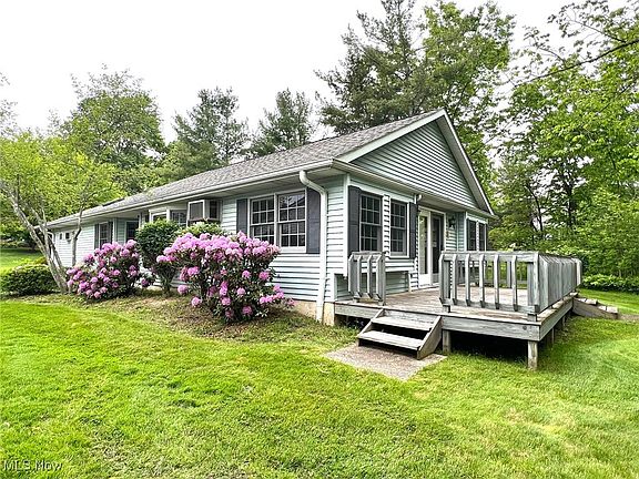3rd image of 140 Burlington Oval Dr