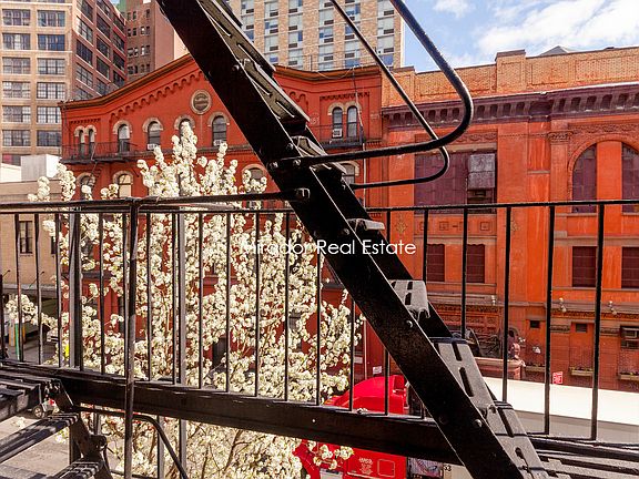 4th image of 114 E 11th St APT 3e