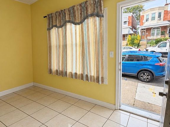 2nd image of 154 W Clarkson Ave