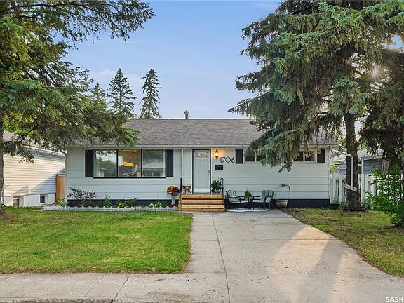 2nd image of 1706 Ewart AVENUE