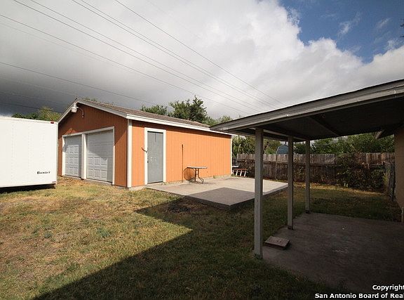 2nd image of 2435 Spur Dr