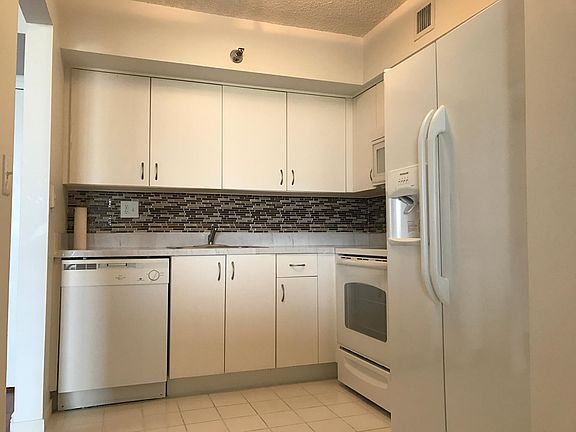 2nd image of 3300 NE 191st St Ph 14