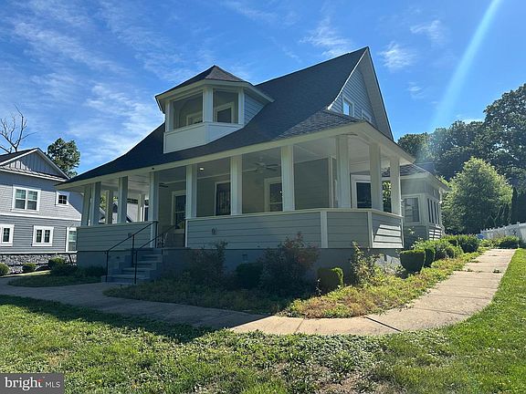 2nd image of 1106 Monroe St