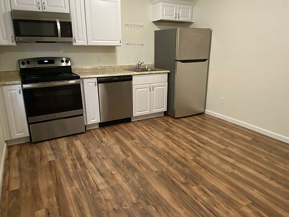 4th image of 200 Railroad Ave #1