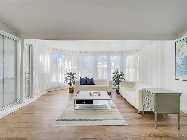 6228 Fordham Pl — Photo 4
