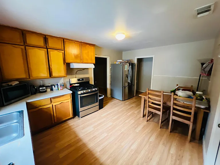 3006 Glen Rae St — Photo 8
