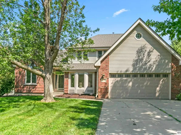 13734 Hillsborough Dr, Omaha, NE 68164