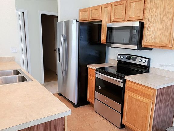 4th image of 425 Bay Leaf Dr