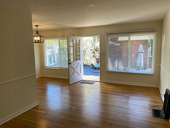 3rd image of 155 Villa Ave APT 4