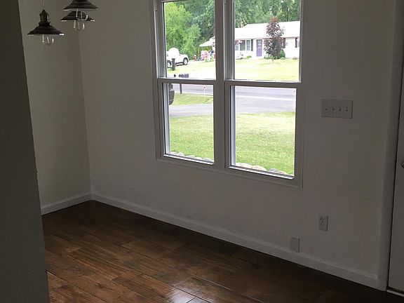 3rd image of 32 Suncrest Dr