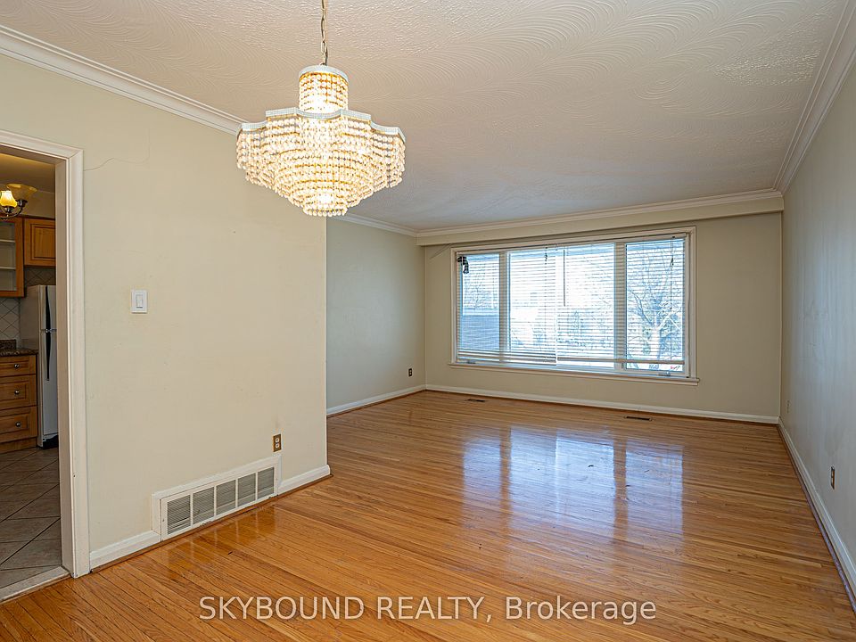 1st image of 9 Caronport Cres