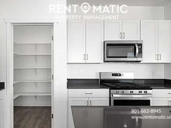 5th image of 613 N Pear Dr