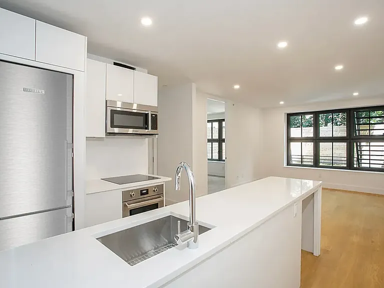 277 Greene Ave #TWNHS — Photo 20