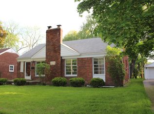 1230 Fairholme Rd, Grosse Pointe Woods, MI 48236