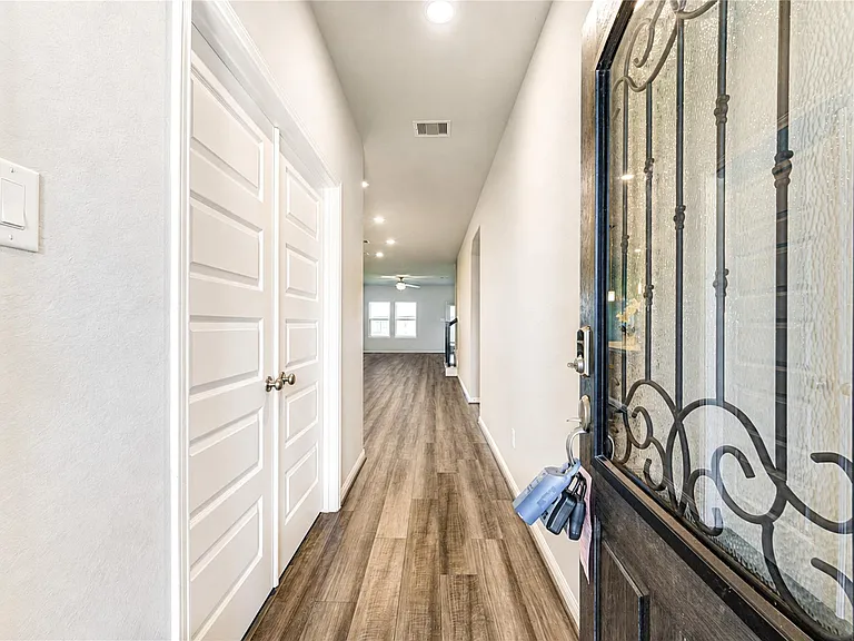 1218 Glendora Dr — Photo 2