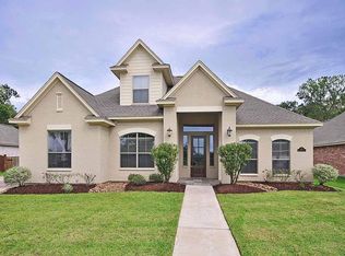 228 Arrowhead Dr, Lake Jackson, TX 77566