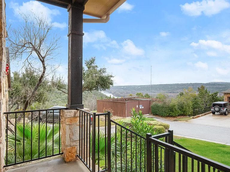 11704 Palisades Pkwy — Photo 2