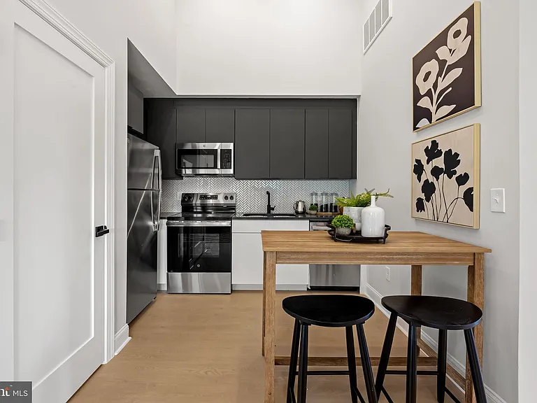 600 N Howard St #202 — Photo 5