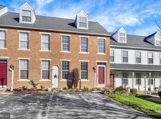 2859 Woodmont Dr, York, PA 17404