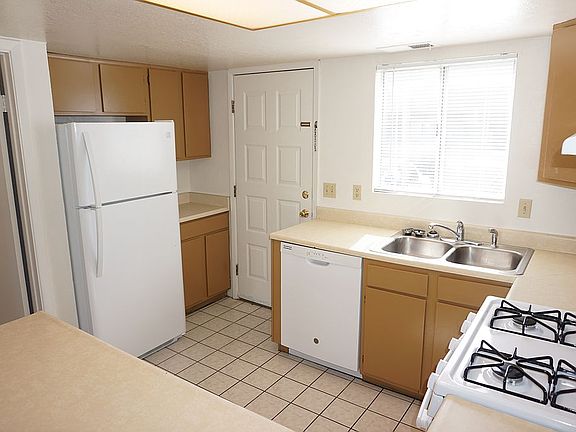 3rd image of 472 Sellers Pl