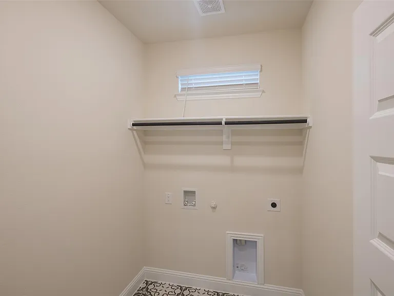 2504 Tilden Ln — Photo 15