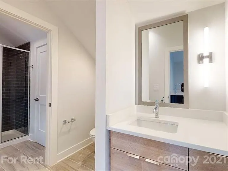 1070 Kenilworth Ave — Photo 21