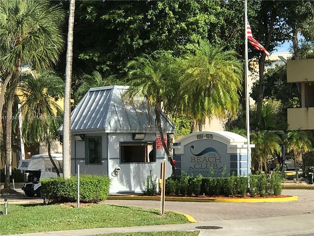 1st image of C105-9355 Fontainebleau Blvd #C105