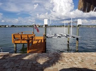 16009 6th St E, Redington Beach, FL 33708