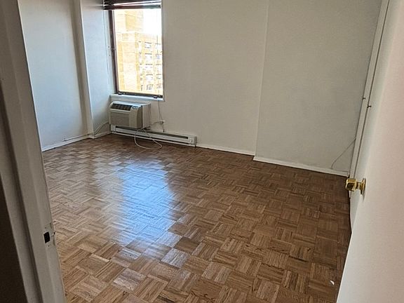 4th image of 1623 3rd Ave APT 38D