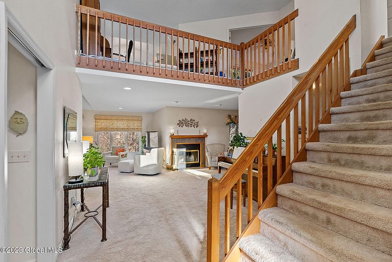 4th image of 8 Gregory Court