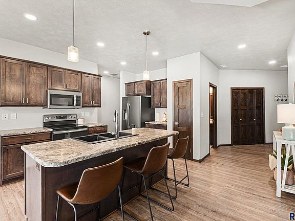 4th image of 7004 W Belgrave Trl