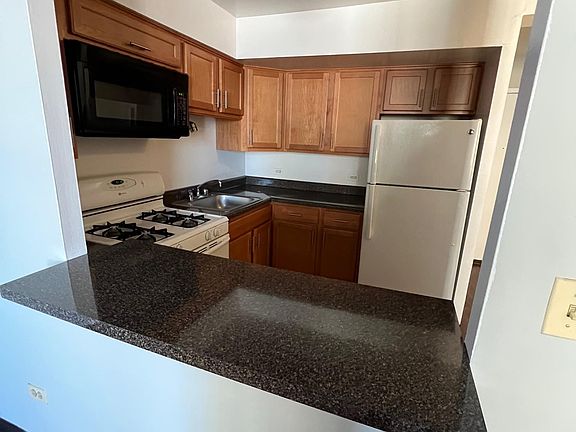 2nd image of 3639 N Pine Grove Ave APT 21D