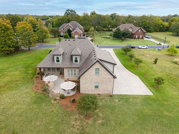 4th image of 1002 Glastonbury Way