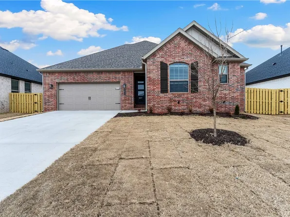 1912 Edwards St, Pea Ridge, AR 72751