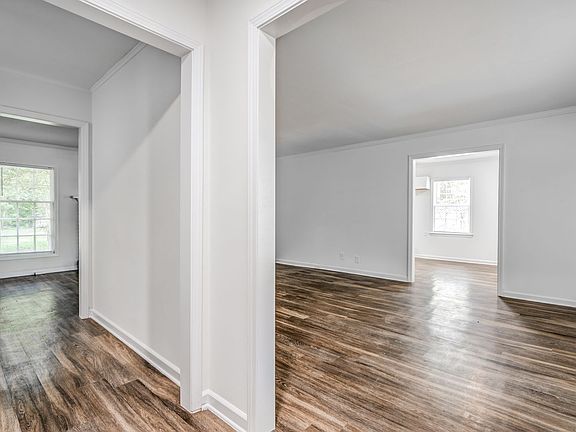 3rd image of 4036 N Lake Forest Dr