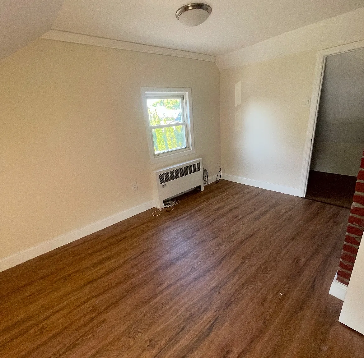 Lilac Ln, Levittown — Photo 4