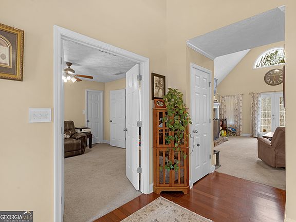 3rd image of 170 Aaron Ct