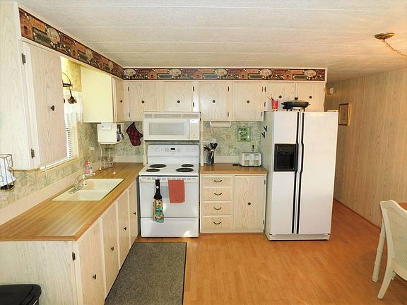 3rd image of 11104 Parakeet Dr