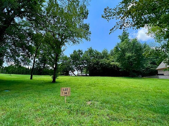 3rd image of 393 Beacon Hill Dr #14