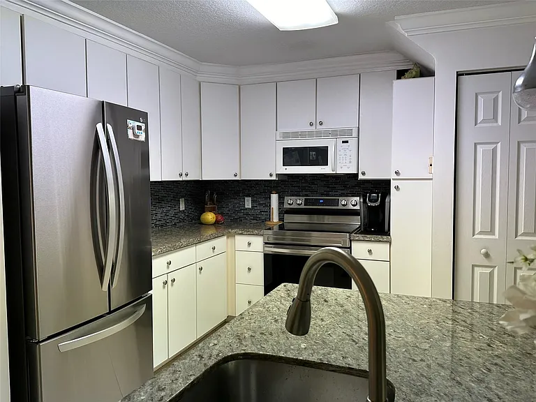4460 Crystal Lake Dr — Photo 9